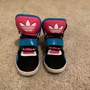 Adidas Roundhouse